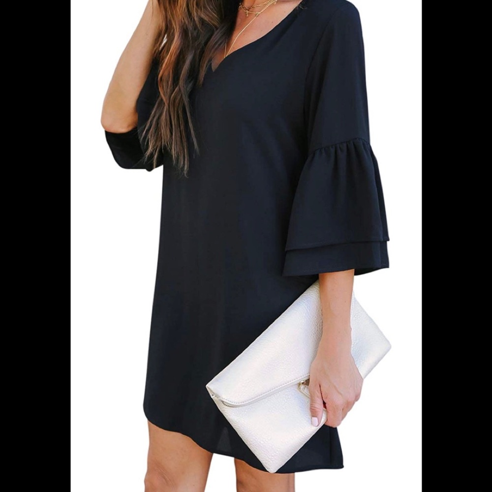 BELONGSCI Black Bell Sleeve Shift/Mini Dress VNeck